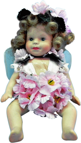 Фарфоровая куколка в красивом платьице и веночке из розовых цветов